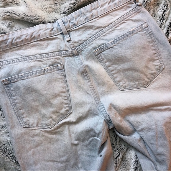 GAP Light Wash Jeans - Picture 3 of 6